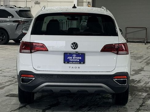 Used 2024 Volkswagen Taos SE FWD image 8