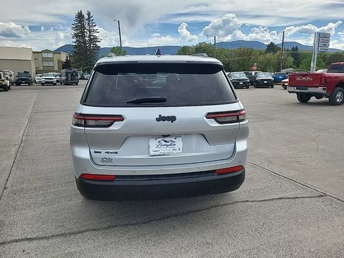 Used 2023 Jeep Grand Cherokee L Laredo AWD/4WD image 5