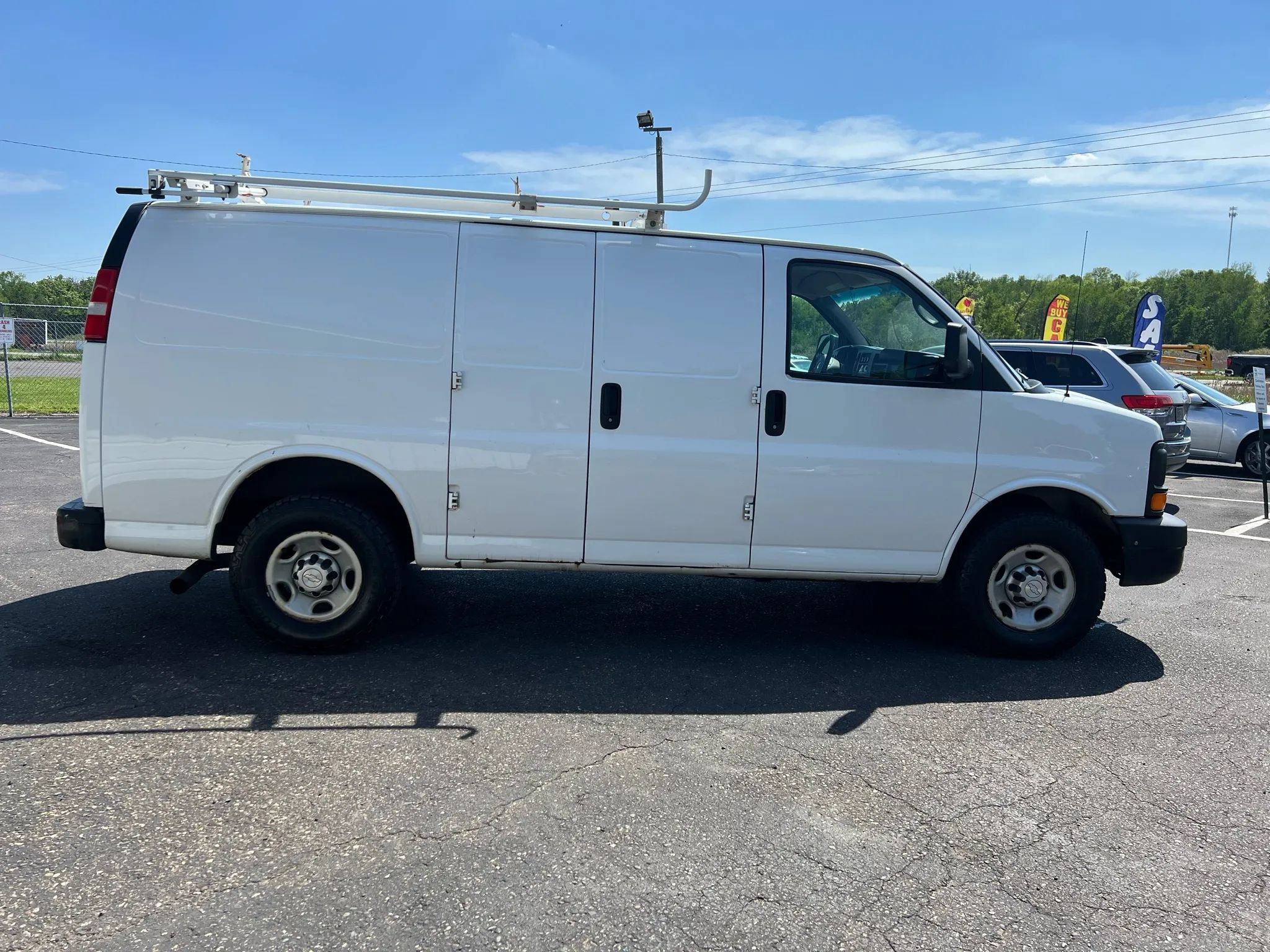 Used 2015 Chevrolet Express 2500 RWD image 4