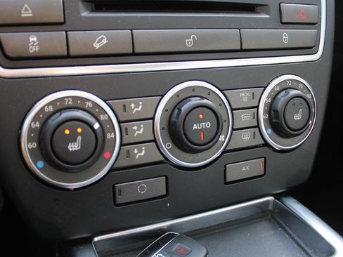 Used 2014 Land Rover LR2 HSE image 29