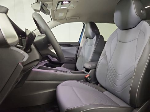 New 2026 Volkswagen Tiguan SE image 16