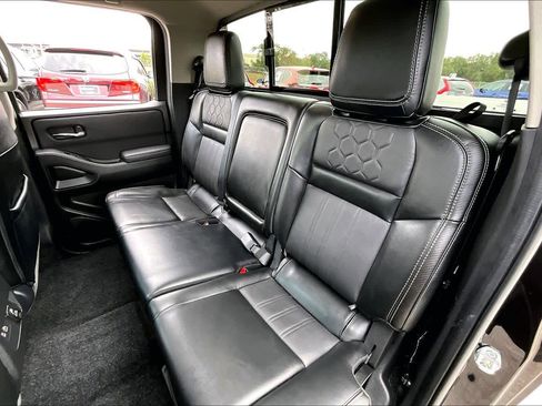 Used 2023 Nissan Frontier SV w/ SV Premium Package image 20