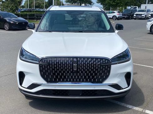 New 2026 Lincoln Aviator 2WD image 2