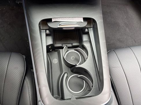 Used 2025 Mercedes-Benz E 350 4MATIC Sedan image 22