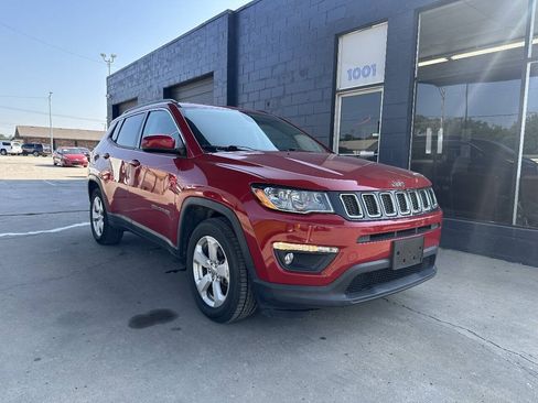 Used 2019 Jeep Compass Latitude FWD image 2