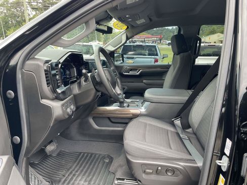 Used 2024 Chevrolet Silverado 1500 RST w/ Z71 Off-Road Package AWD/4WD image 4