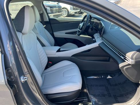 New 2026 Hyundai Elantra Limited image 17