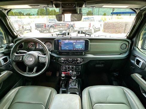 Used 2024 Jeep Gladiator Mojave AWD/4WD image 3