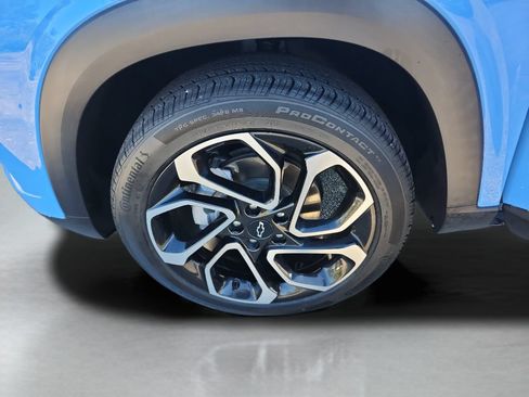 Used 2024 Chevrolet Trax RS w/ Sunroof Package FWD image 35