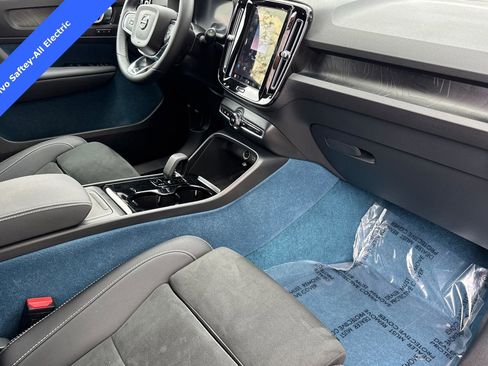 Used 2023 Volvo XC40 Recharge Ultimate image 16