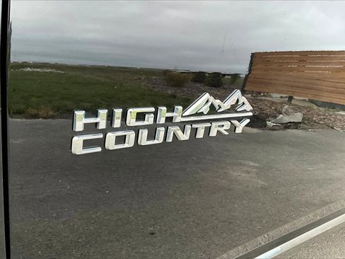 Used 2023 Chevrolet Traverse High Country image 8