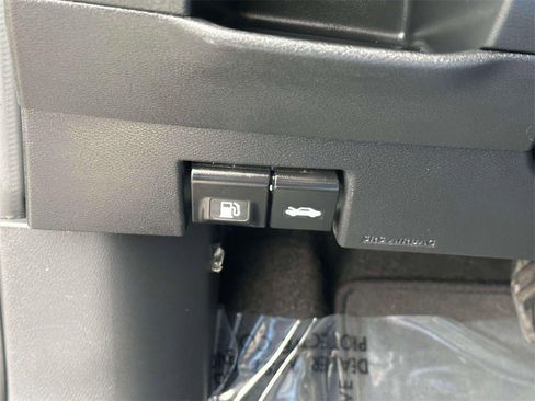 Certified 2024 Nissan Kicks SR image 17