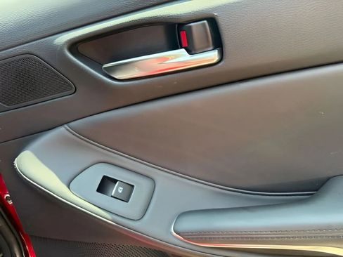 Used 2019 Toyota Avalon XLE w/ Moonroof Package image 26