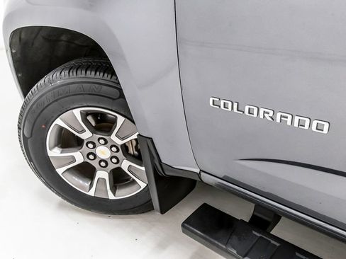 Used 2019 Chevrolet Colorado Z71 AWD/4WD image 11