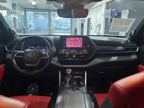 Used 2022 Toyota Highlander XSE AWD/4WD image 35