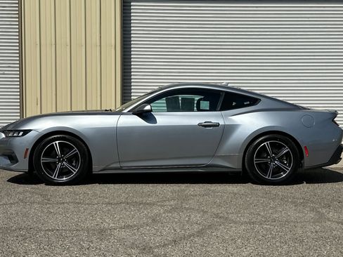 Used 2024 Ford Mustang Premium image 3