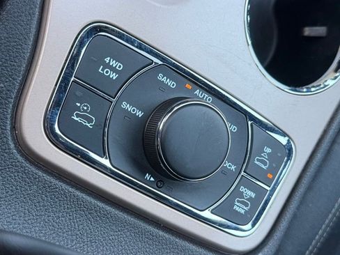 Used 2014 Jeep Grand Cherokee Limited w/ Luxury Group II image 20