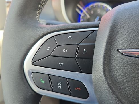 Used 2024 Chrysler Pacifica Touring-L FWD image 20
