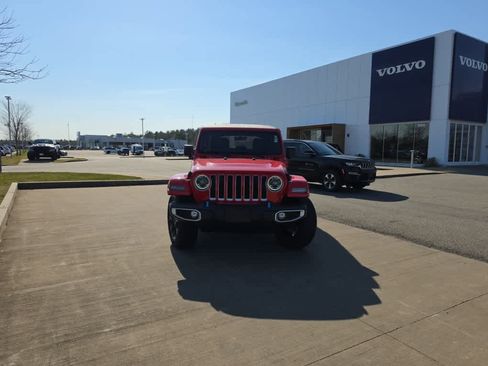Used 2023 Jeep Wrangler Unlimited Sahara w/ Cold Weather Group AWD/4WD image 3