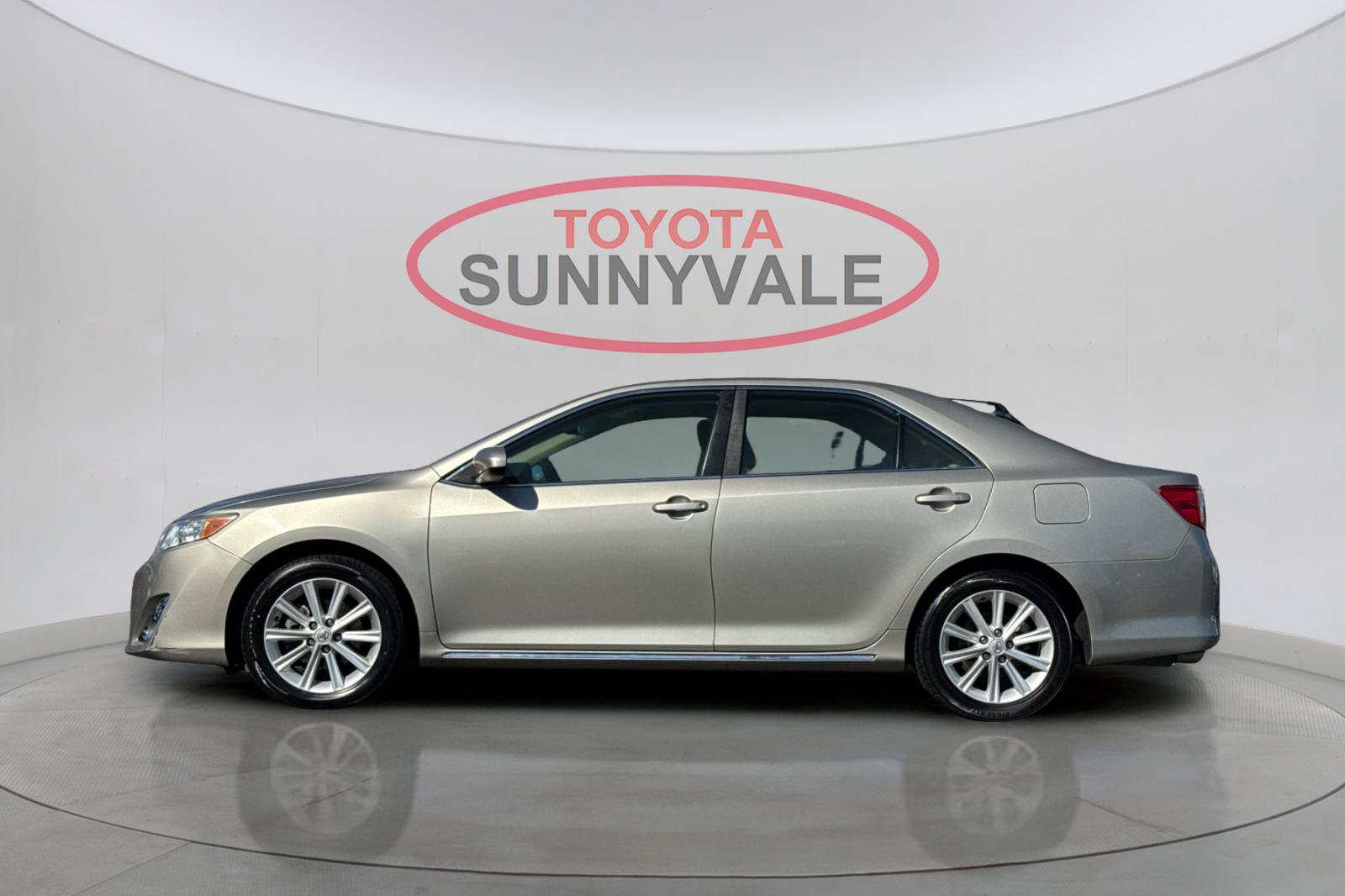 Used 2014 Toyota Camry XLE FWD image 6