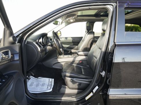 Used 2011 Jeep Grand Cherokee Laredo image 22