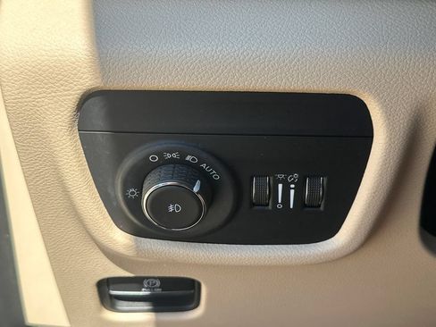 Used 2021 Jeep Grand Cherokee L Limited w/ MOPAR Finishing Package AWD/4WD image 29