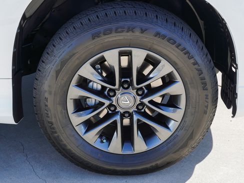 Used 2021 Lexus GX 460 Premium w/ Premium Plus Package AWD/4WD image 10