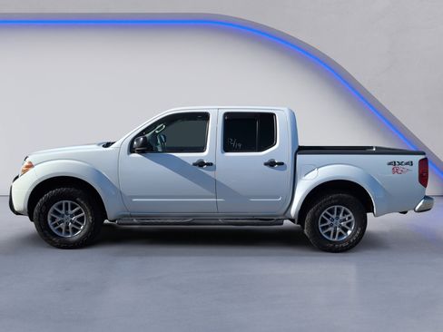 Used 2016 Nissan Frontier SV image 5