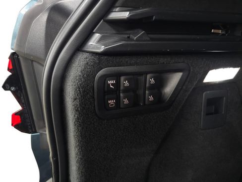 Used 2024 BMW X7 xDrive40i w/ Premium Package AWD/4WD image 9