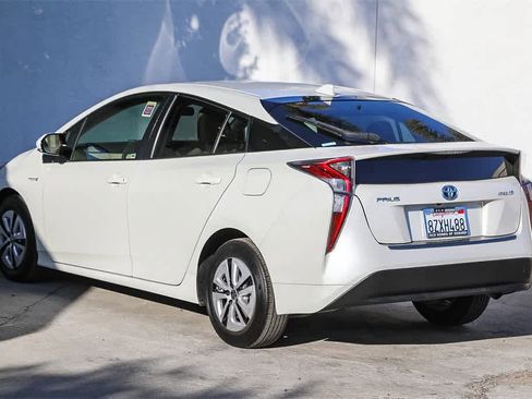 Used 2016 Toyota Prius Three image 6