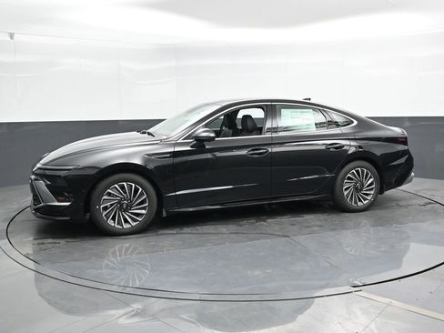 New 2025 Hyundai Sonata Limited image 8