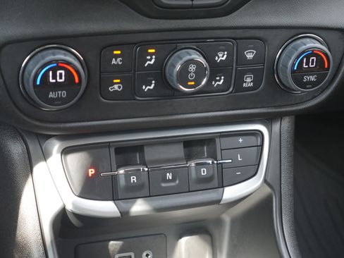Used 2024 GMC Terrain SLE w/ Driver Convenience Package AWD/4WD image 14