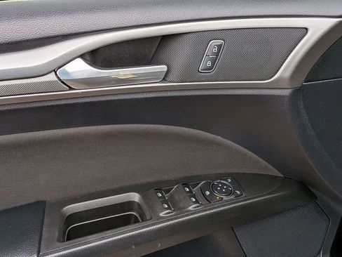Used 2019 Ford Fusion SE image 14
