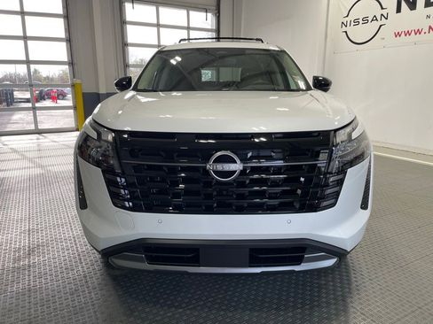 New 2026 Nissan Pathfinder Platinum image 3