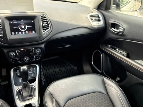 Used 2019 Jeep Compass Latitude AWD/4WD image 12