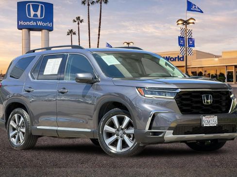 Certified 2023 Honda Pilot Touring image 2