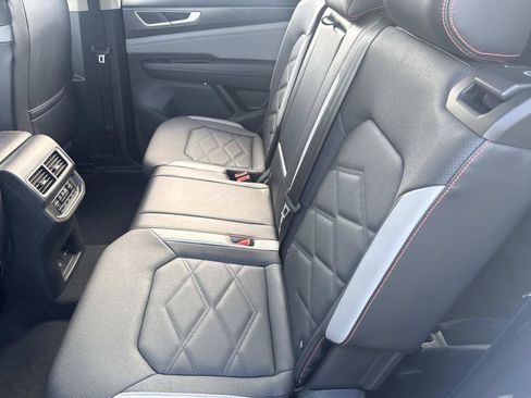 Certified 2024 Volkswagen Atlas Peak Edition SEL AWD/4WD image 18