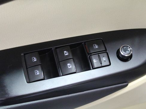 Used 2019 Toyota Highlander XLE AWD/4WD image 22