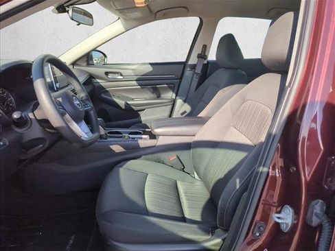 Used 2024 Nissan Altima 2.5 SV image 14