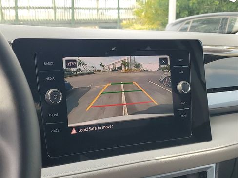 Used 2025 Volkswagen Taos SEL image 23