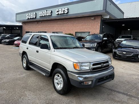 Used 2000 Toyota 4Runner 2WD image 3