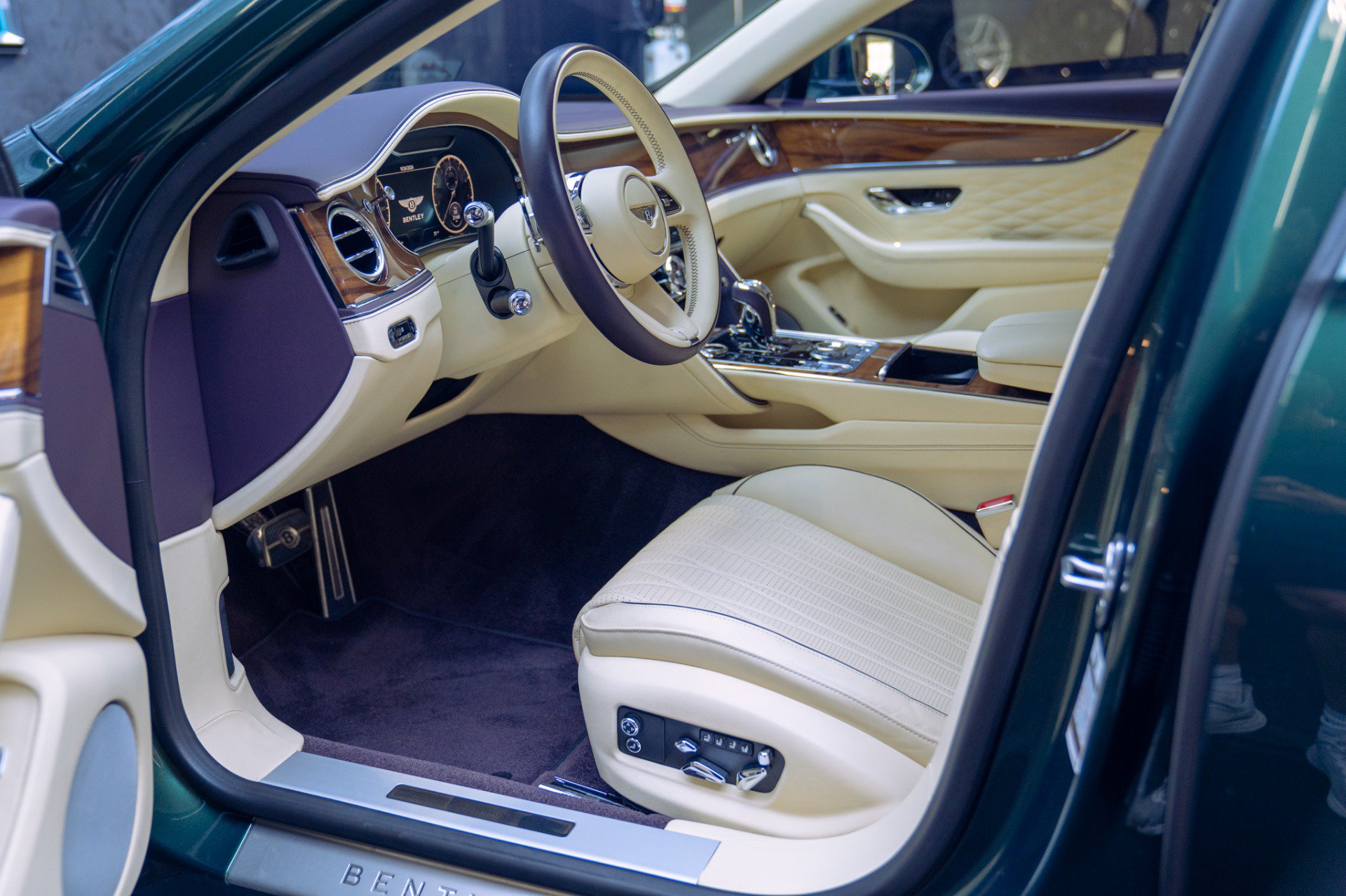 Used 2022 Bentley Flying Spur V8 AWD/4WD image 25
