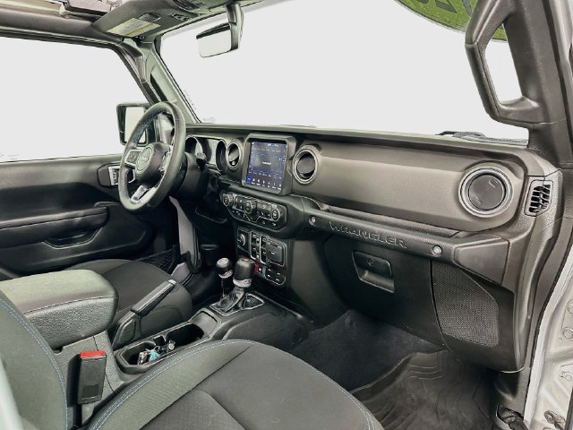 Used 2023 Jeep Wrangler Unlimited Rubicon 4xe w/ Cold Weather Group AWD/4WD image 31