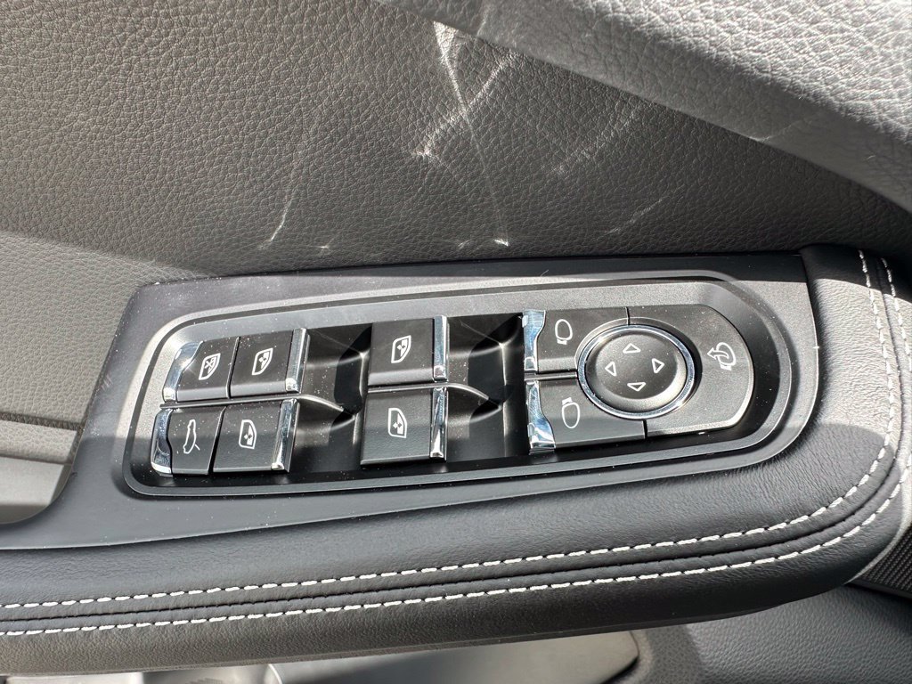 Used 2026 Porsche Macan S AWD/4WD image 19