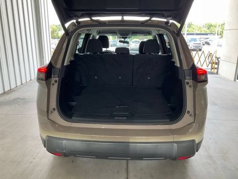 Used 2025 Nissan Rogue SV AWD/4WD image 17