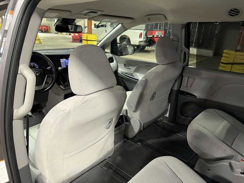Used 2020 Toyota Sienna LE w/ LE Preferred Package AWD/4WD image 29