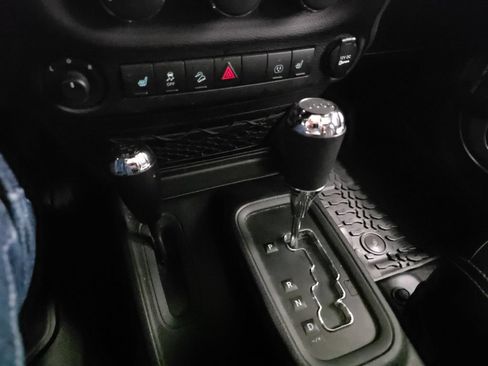 Used 2017 Jeep Wrangler Unlimited Sahara w/ Dual Top Group AWD/4WD image 19