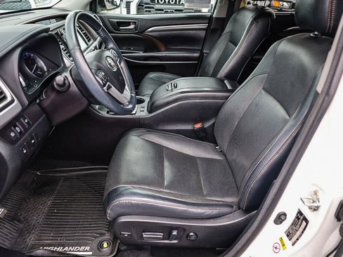 Used 2018 Toyota Highlander Limited FWD image 12
