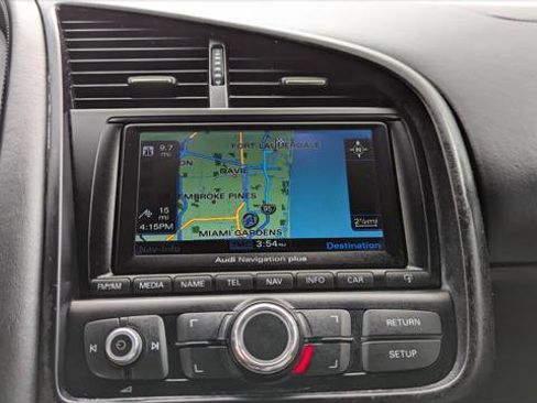 Used 2011 Audi R8 V10 w/ Enhanced Leather Pkg image 20