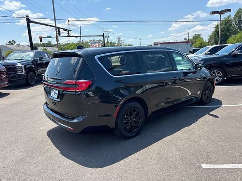 Used 2023 Chrysler Pacifica Touring-L FWD image 30